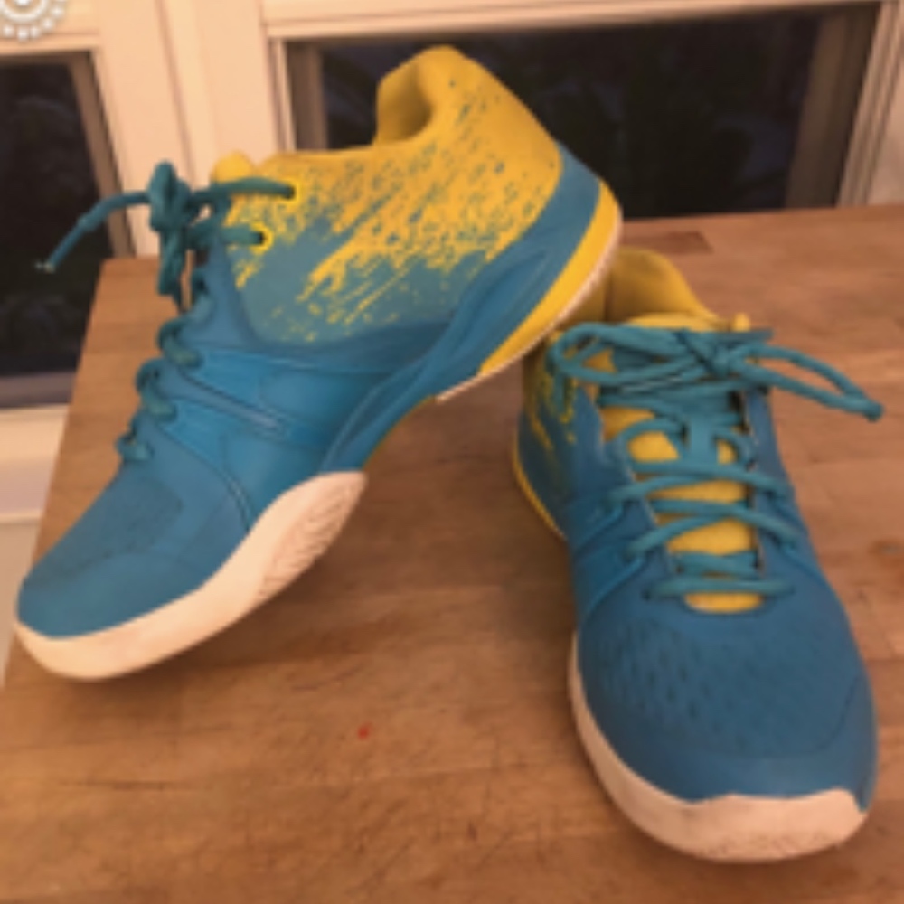 tennis shoes